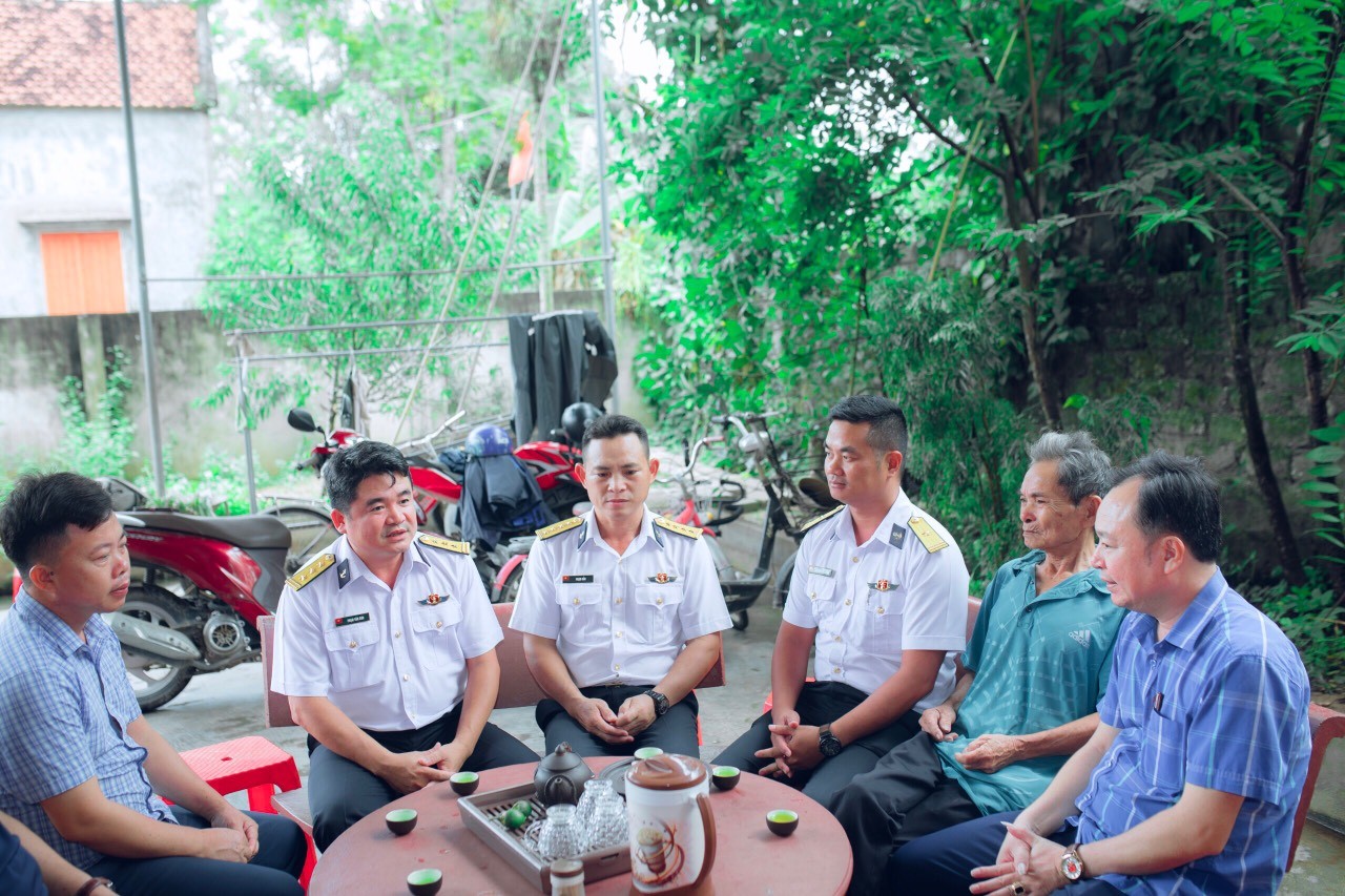 Trung đoàn 196 Hải quân: Quân nhân có hoàn cảnh khó khăn được nhận nhà mới ấm tình đồng đội Trung đoàn 196 Hải quân: Quân nhân có hoàn cảnh khó khăn được nhận nhà mới ấm tình đồng đội