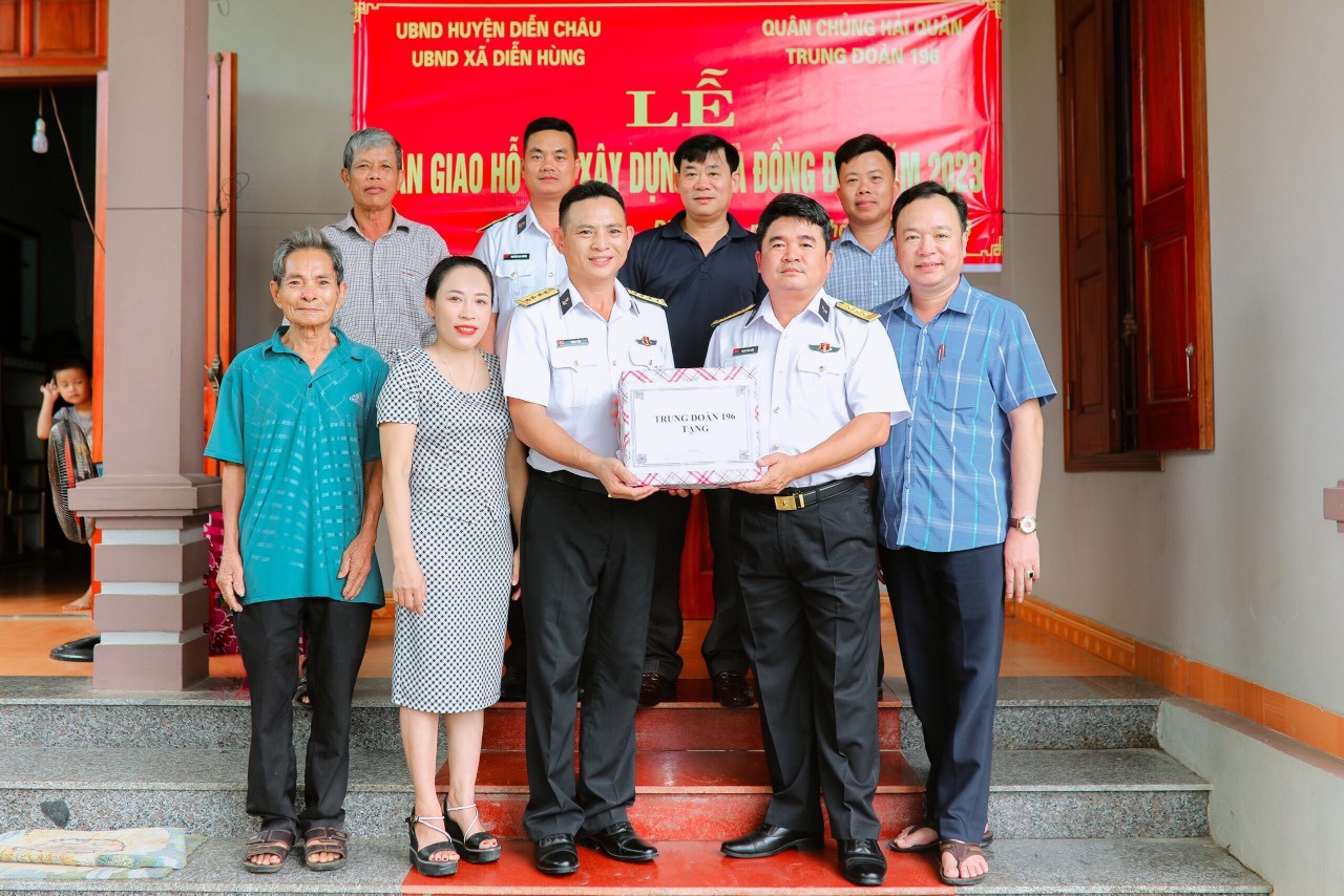 Trung đoàn 196 Hải quân: Quân nhân có hoàn cảnh khó khăn được nhận nhà mới ấm tình đồng đội Trung đoàn 196 Hải quân: Quân nhân có hoàn cảnh khó khăn được nhận nhà mới ấm tình đồng đội