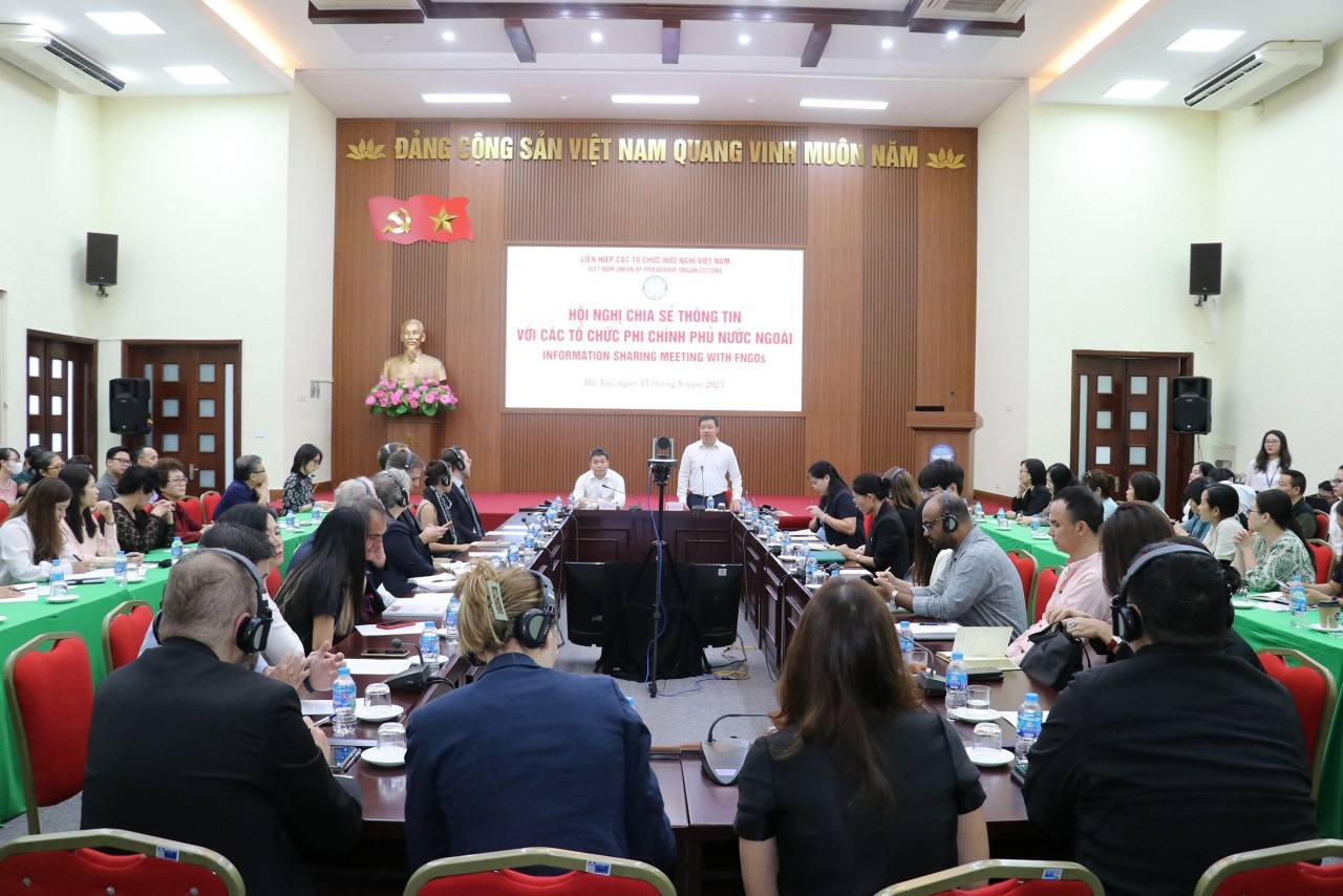 Quang cảnh Hội nghị chia sẻ thông tin với các tổ chức phi chính phủ nước ngoài năm 2023.