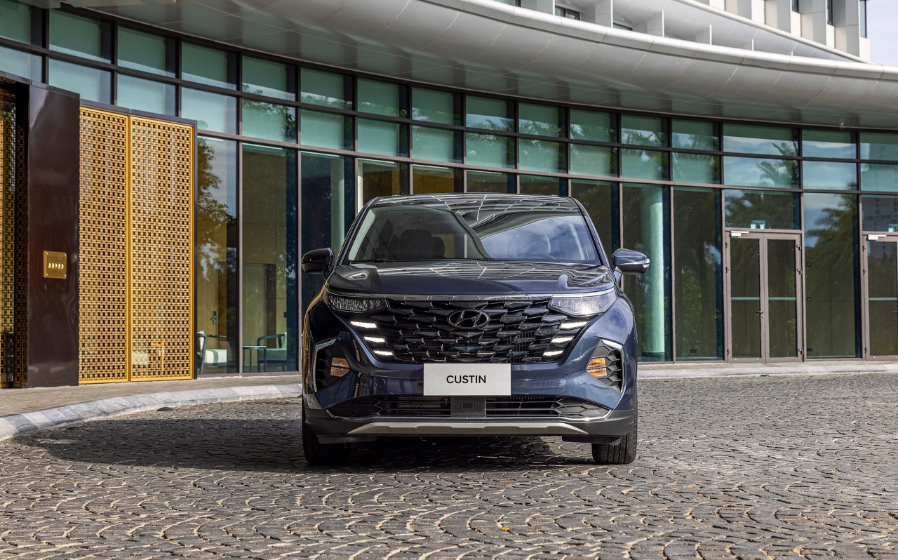 Hyundai Custin 2023 - Đối thủ Toyota Innova lần đầu xuất hiện tại Việt Nam Hyundai Custin 2023 - Đối thủ Toyota Innova lần đầu xuất hiện tại Việt Nam