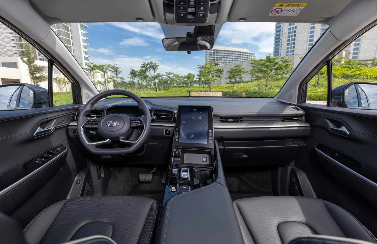 Hyundai Custin 2023 - Đối thủ Toyota Innova lần đầu xuất hiện tại Việt Nam Hyundai Custin 2023 - Đối thủ Toyota Innova lần đầu xuất hiện tại Việt Nam