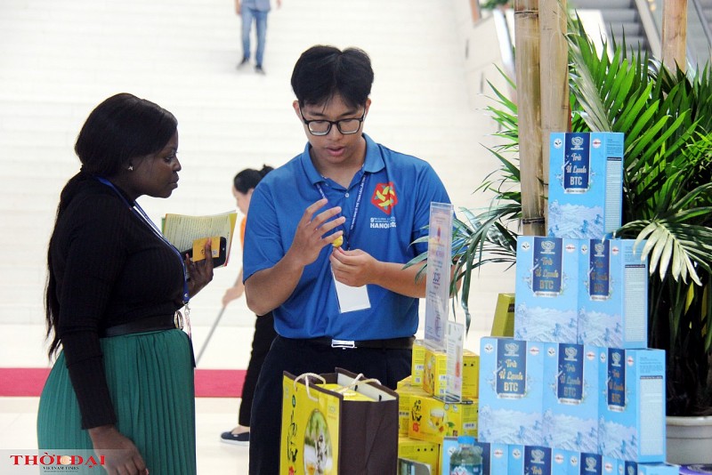 Tấm lòng Việt đối đãi bạn phương xa Tấm lòng Việt đối đãi bạn phương xa