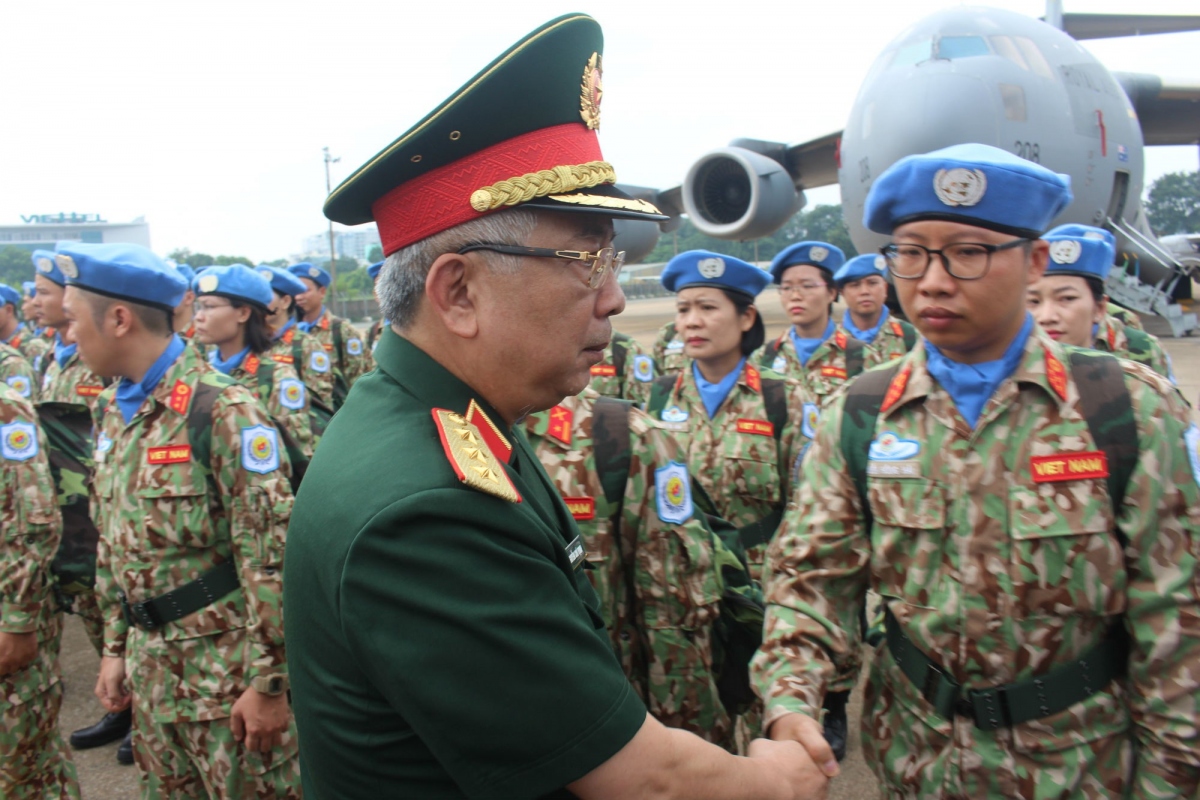 tuong nguyen chi vinh - nguoi dua hinh anh bo doi cu ho gan hon voi ban be quoc te hinh anh 2