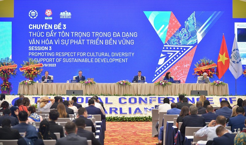 Ảnh 1: Các đại biểu tham dự phiên thảo luận chuyên đề 3: “Thúc đẩy tôn trọng đa dạng văn hóa vì sự phát triển bền vững” (Ảnh: Quochoi.vn) Ảnh 1: Các đại biểu tham dự phiên thảo luận chuyên đề 3: “Thúc đẩy tôn trọng đa dạng văn hóa vì sự phát triển bền vững” (Ảnh: Quochoi.vn)