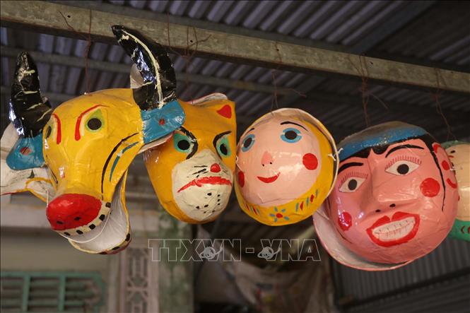 Về Liêu Xá xem làm đồ chơi Trung thu truyền thống Chú thích ảnh