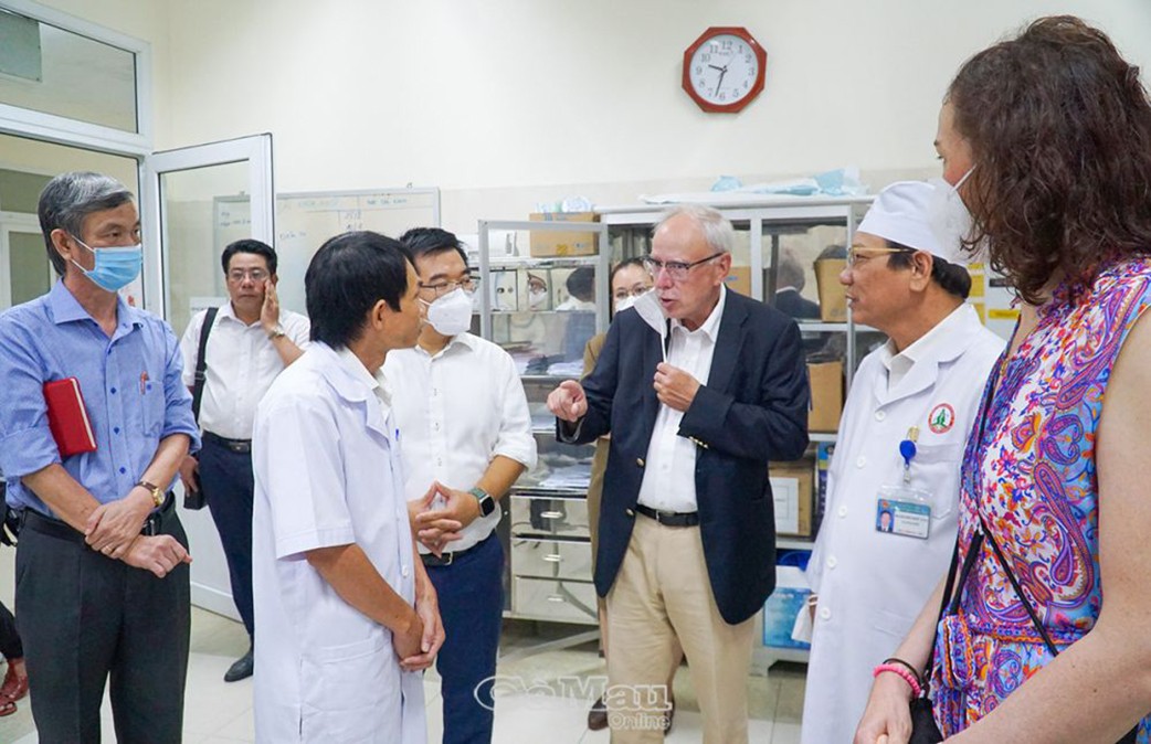 Bệnh viện Đại học Leipzig (Đức) mong muốn hợp tác, hỗ trợ Cà Mau trong lĩnh vực y tế Bệnh viện Đại học Leipzig (Đức) mong muốn hợp tác, hỗ trợ Cà Mau trong lĩnh vực y tế