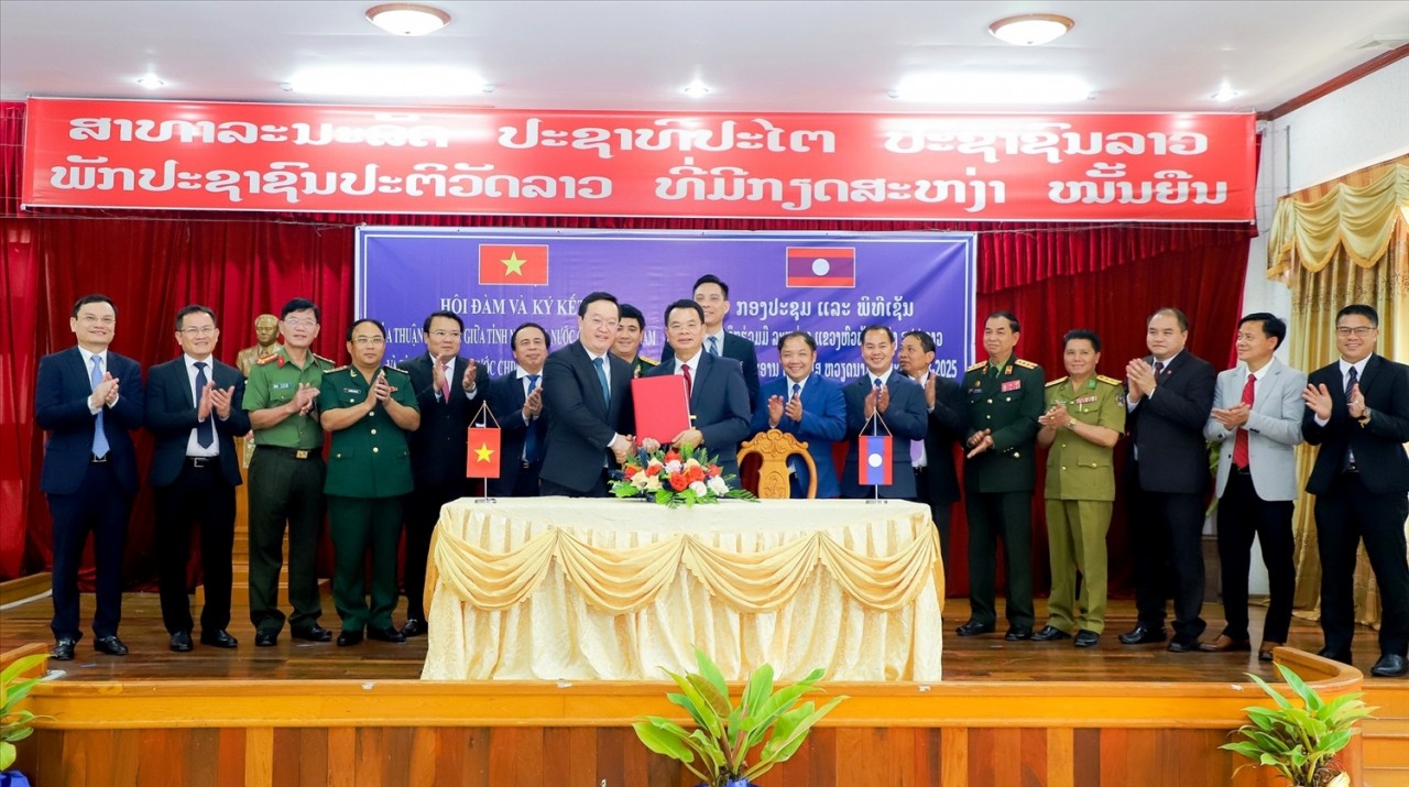 Thắt chặt tình đoàn kết hữu nghị từ những mô hình kết nghĩa bản – bản Thắt chặt tình đoàn kết hữu nghị từ những mô hình kết nghĩa bản – bản