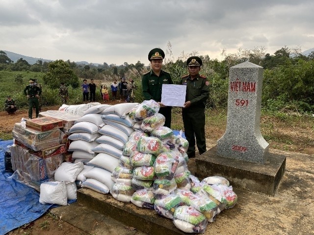 Thắt chặt tình đoàn kết hữu nghị từ những mô hình kết nghĩa bản – bản Thắt chặt tình đoàn kết hữu nghị từ những mô hình kết nghĩa bản – bản