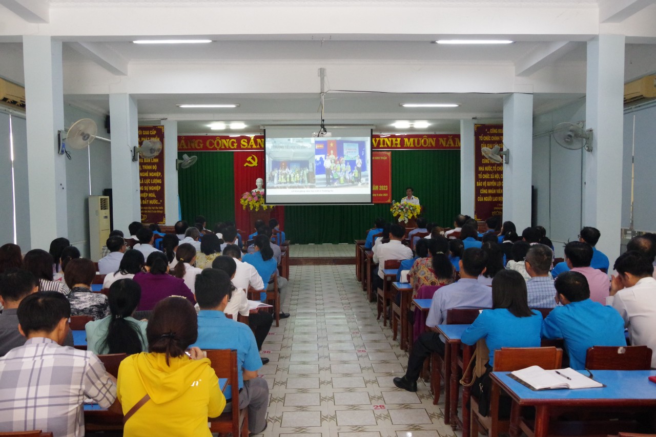 Ninh Thuận: Tuyên truyền tình hình biển đảo cho cán bộ Công đoàn Ninh Thuận: Tuyên truyền tình hình biển đảo cho cán bộ Công đoàn