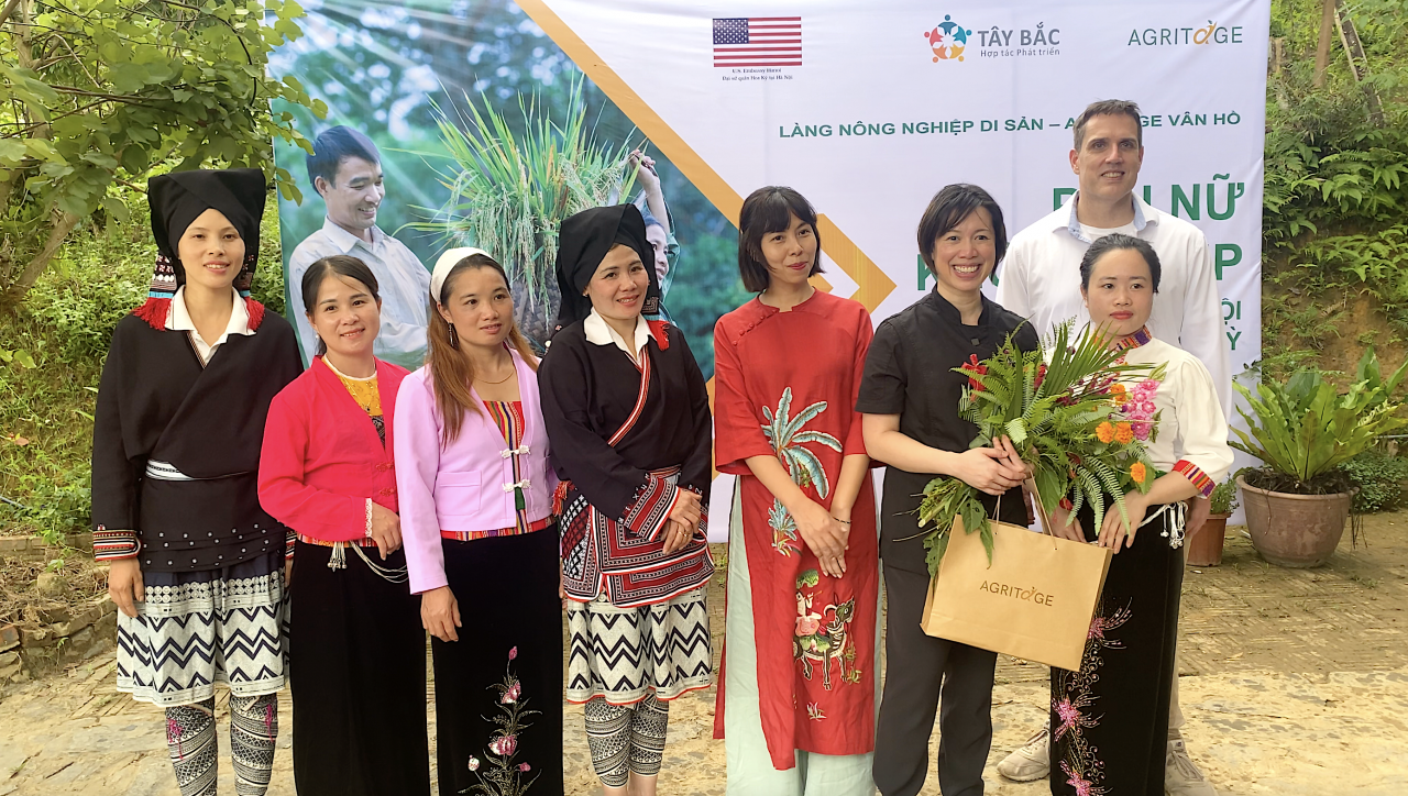 “Sứ giả ẩm thực Việt – Mỹ” nấu ăn cùng phụ nữ dân tộc thiểu số Sơn La