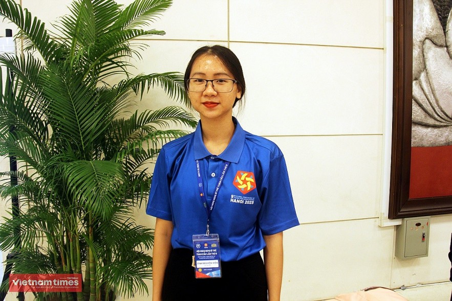 Vietnamese Young Volunteers Impress International Delegates with Hospitality Vietnamese Young Volunteers Impress International Delegates with Hospitality