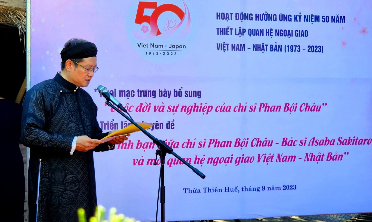 TS. Phan Thanh Hải, Giám đốc Sở VHTT tỉnh Thừa Thiên Huế phát biểu khai mạc tại buổi lễ. TS. Phan Thanh Hải, Giám đốc Sở VHTT tỉnh Thừa Thiên Huế phát biểu khai mạc tại buổi lễ.
