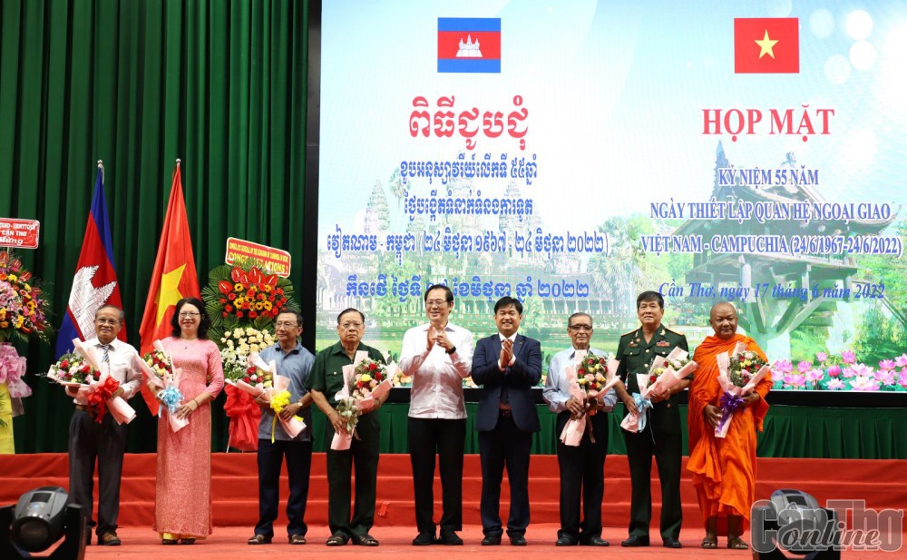 Góp phần tăng cường tình đoàn kết hữu nghị Việt Nam - Campuchia Góp phần tăng cường tình đoàn kết hữu nghị Việt Nam - Campuchia