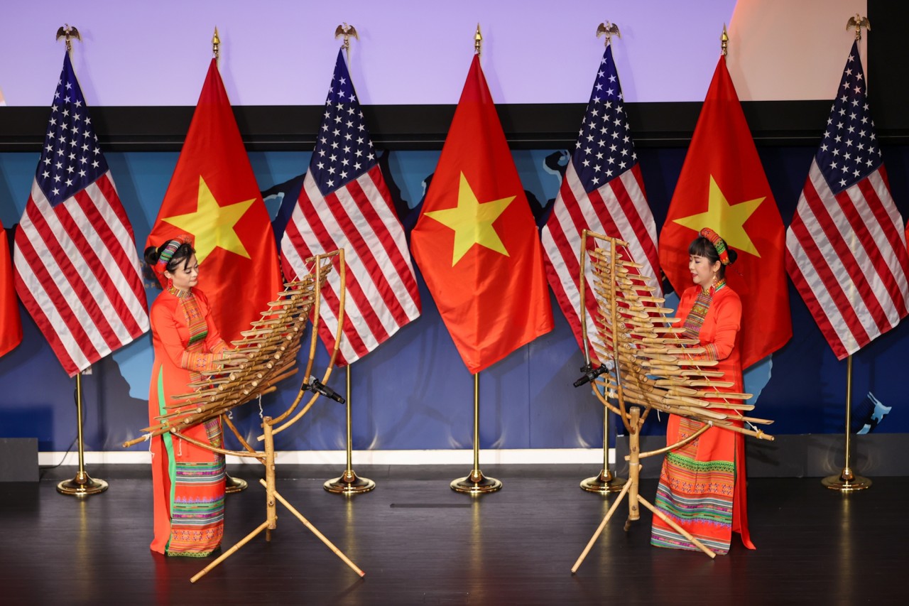 Việt Nam - Hoa Kỳ sẽ làm sâu sắc hơn nữa hợp tác trên cả 10 trụ cột của khuôn khổ quan hệ mới Việt Nam - Hoa Kỳ sẽ làm sâu sắc hơn nữa hợp tác trên cả 10 trụ cột của khuôn khổ quan hệ mới