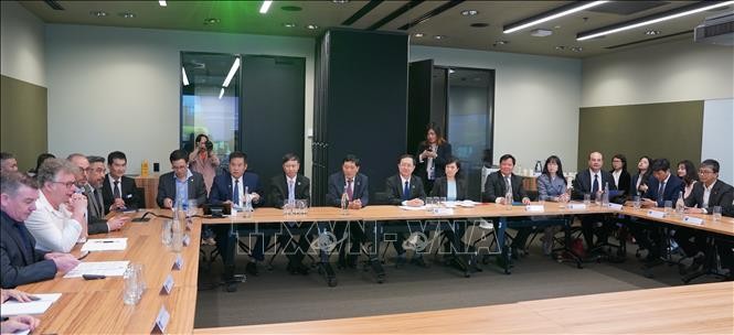 Đoàn công tác Bộ Khoa học và Công nghệ Việt Nam làm việc với Trung tâm Melbourne Connect thuộc Đại học Melbourne (Australia). Ảnh: Thanh Tú/Pv TTXVN tại Australia Đoàn công tác Bộ Khoa học và Công nghệ Việt Nam làm việc với Trung tâm Melbourne Connect thuộc Đại học Melbourne (Australia). Ảnh: Thanh Tú/Pv TTXVN tại Australia