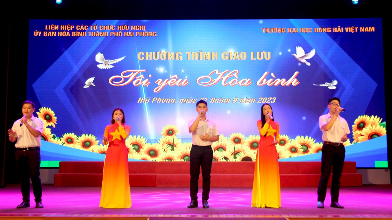 Tiết mục biểu diễn văn nghệ tại chương trình. Tiết mục biểu diễn văn nghệ tại chương trình.