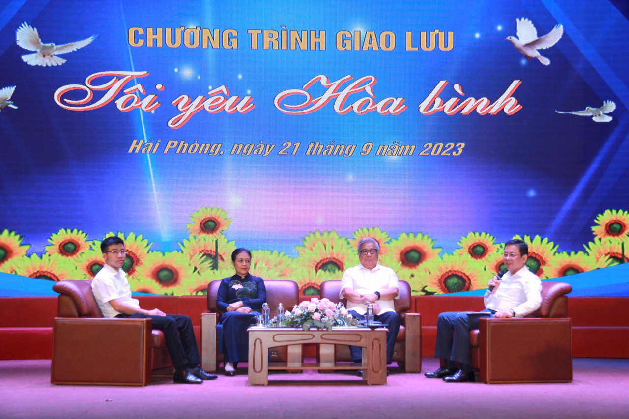 Các diễn giả chia sẻ tại chương trình Giao lưu “Tôi yêu Hòa bình” được tổ chức nhân kỷ niệm Ngày quốc tế Hòa bình 21/9. Các diễn giả chia sẻ tại chương trình Giao lưu “Tôi yêu Hòa bình” được tổ chức nhân kỷ niệm Ngày quốc tế Hòa bình 21/9.