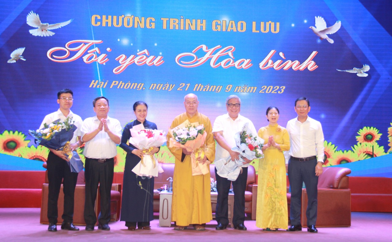 Các đại biểu tham gia chương trình Giao lưu “Tôi yêu Hòa bình” được tổ chức nhân kỷ niệm Ngày quốc tế Hòa bình 21/9. Các đại biểu tham gia chương trình Giao lưu “Tôi yêu Hòa bình” được tổ chức nhân kỷ niệm Ngày quốc tế Hòa bình 21/9.