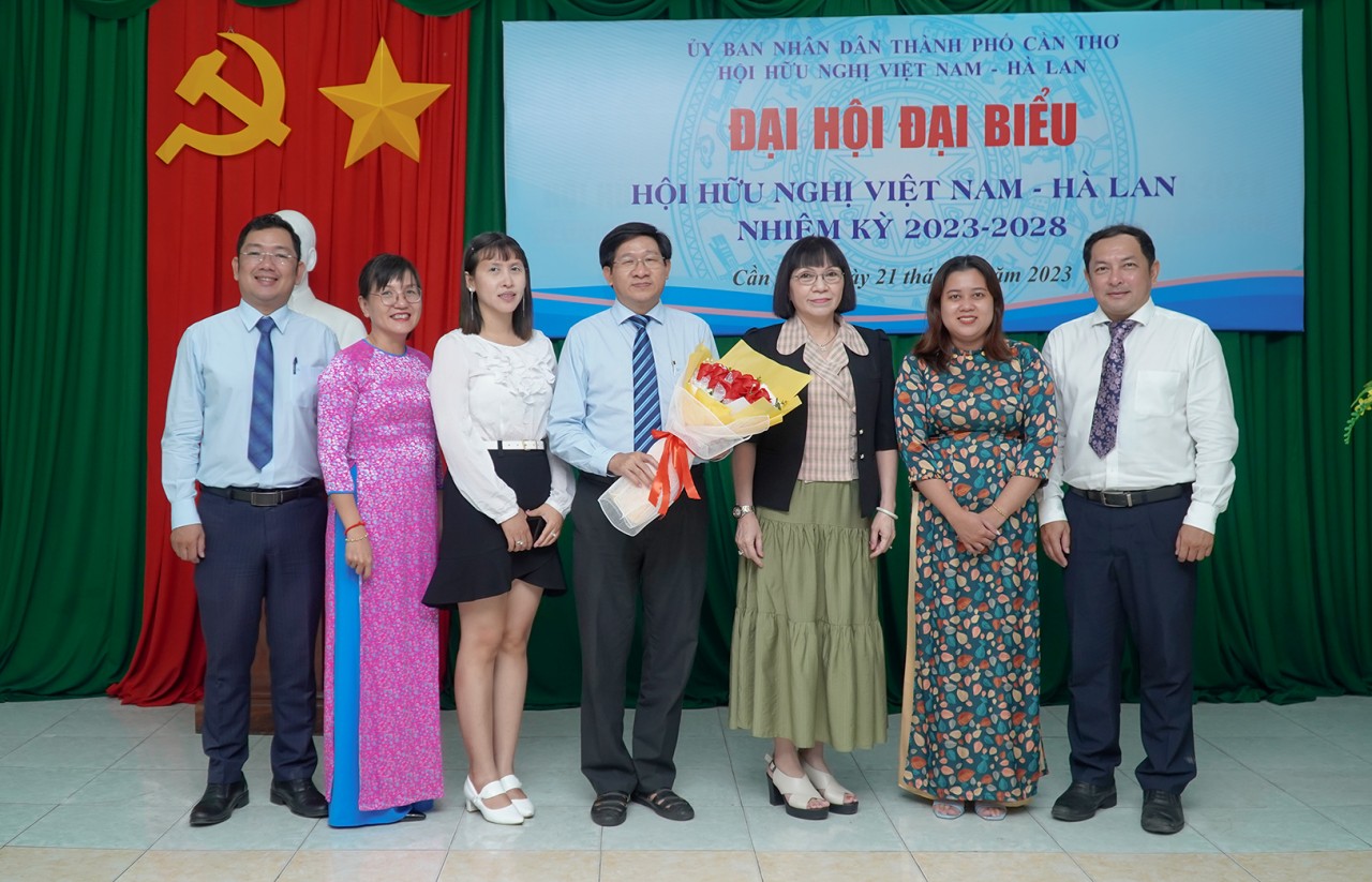 PGS.TS Nguyễn Hiếu Trung đắc cử Chủ tịch Hội hữu nghị Việt Nam - Hà Lan TP Cần Thơ PGS.TS Nguyễn Hiếu Trung đắc cử Chủ tịch Hội hữu nghị Việt Nam - Hà Lan TP Cần Thơ