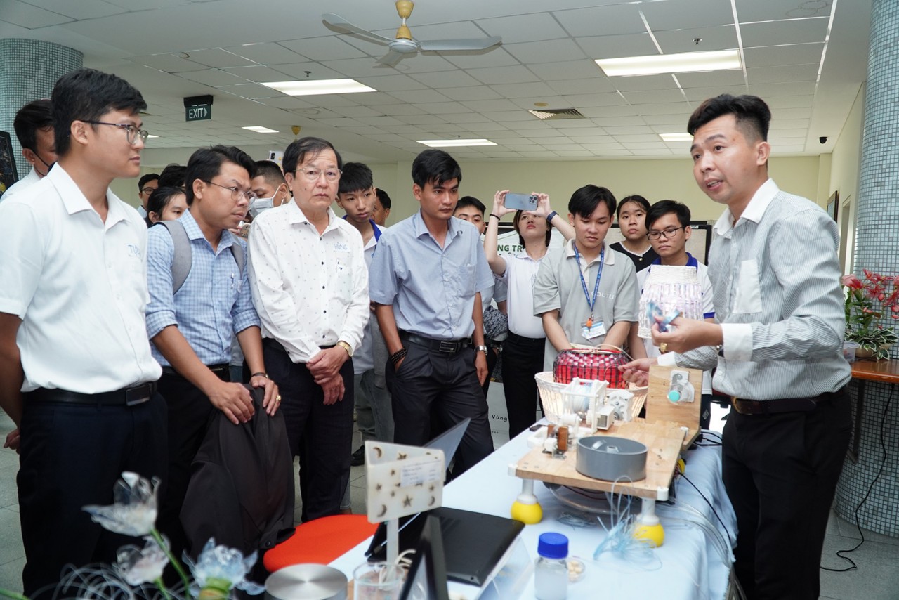 Phát huy vai trò giới trẻ trong ứng phó và giảm thiểu biến đổi khí hậu Phát huy vai trò giới trẻ trong ứng phó và giảm thiểu biến đổi khí hậu