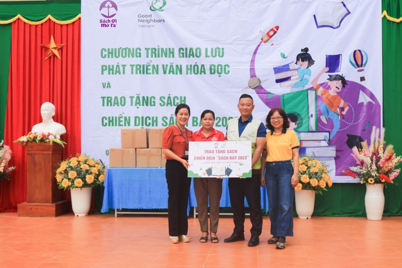 GNI Gives Children in Ha Giang 5.000 Books Good Neighbors International Gives 5,000 Books to Children in Ha Giang