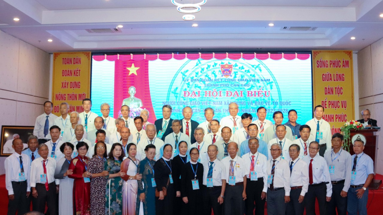 Đồng bào Công giáo Cần Thơ tích cực tham gia các hoạt động nhân đạo, từ thiện Đồng bào Công giáo Cần Thơ tích cực tham gia các hoạt động nhân đạo, từ thiện