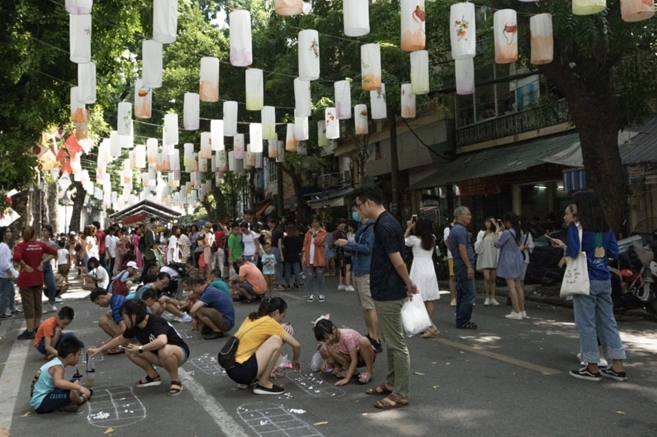 Recreating The Traditional Mid-Autumn Festival In Hanoi’s Old Quarter Recreating Traditional Mid-Autumn Festival In Hanoi’s Old Quarter
