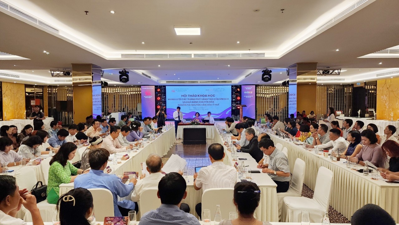 Hội thảo khoa học “Mạng lưới Thành phố sáng tạo của UNESCO và khả năng chuyển hóa các nguồn tài nguyên văn hóa ở Huế”. Hội thảo khoa học “Mạng lưới Thành phố sáng tạo của UNESCO và khả năng chuyển hóa các nguồn tài nguyên văn hóa ở Huế”.