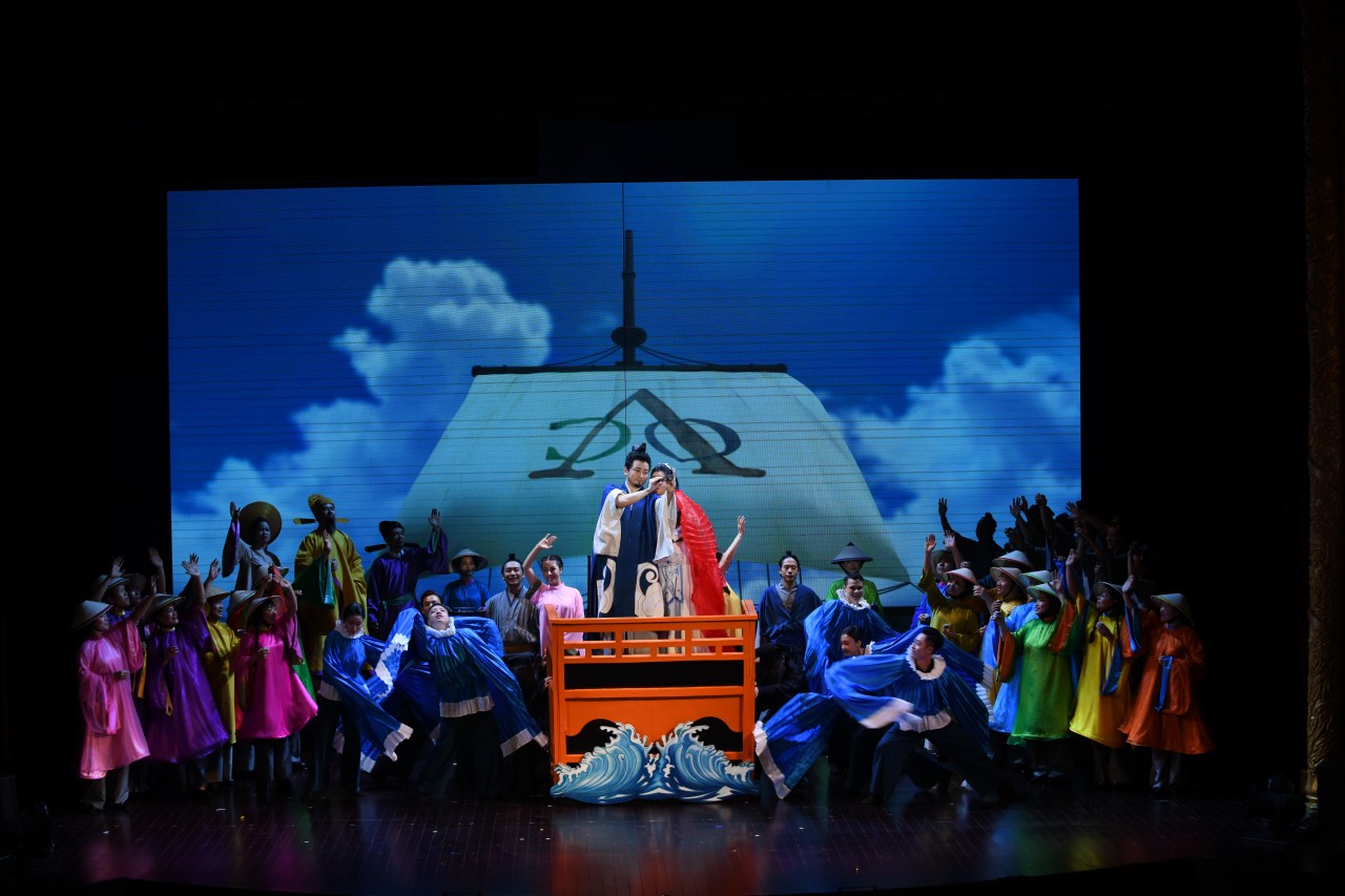 Hoàng Thái tử và Công nương Nhật Bản tham dự lễ ra mắt vở opera “Công nữ Anio” Hoàng Thái tử và Công nương Nhật Bản tham dự lễ ra mắt vở opera “Công nữ Anio”