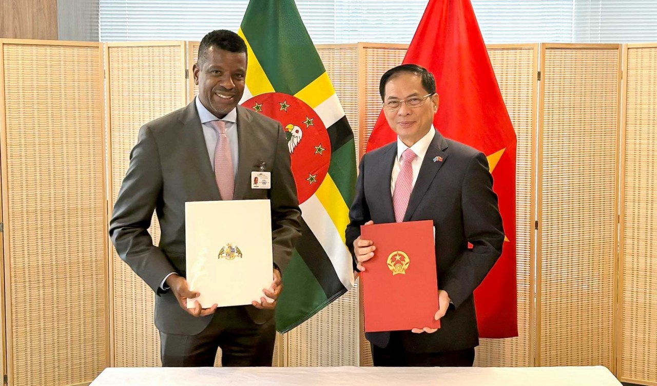 Ký kết Hiệp định miễn thị thực Việt Nam - Dominica Ký kết Hiệp định miễn thị thực Việt Nam - Dominica