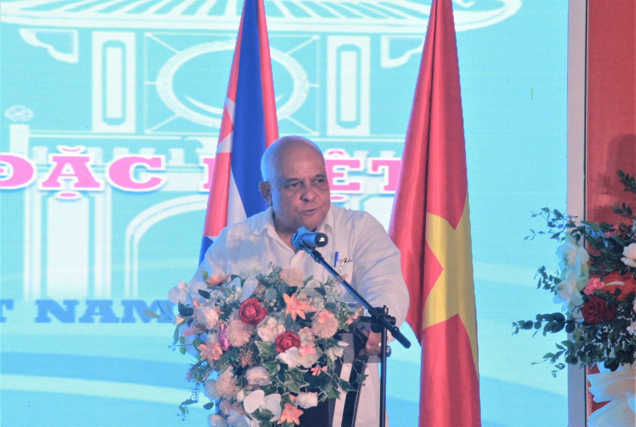 Đại sứ Cộng hòa Cuba tại Việt Nam Orlando Nicolas Hernandez Guillen Đại sứ Cộng hòa Cuba tại Việt Nam Orlando Nicolas Hernandez Guillen