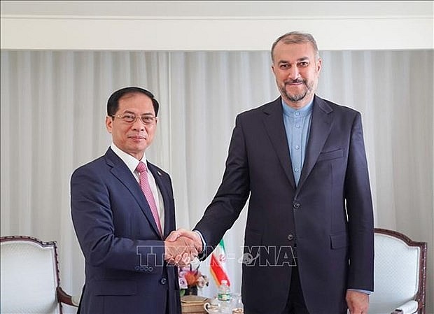 Vietnamese Minister of Foreign Affairs Bui Thanh Son (L) meets with his Iranian counterpart Hossein Amir Abdollahian. (Photo: VNA) Vietnamese Minister of Foreign Affairs Bui Thanh Son (L) meets with his Iranian counterpart Hossein Amir Abdollahian. (Photo: VNA)