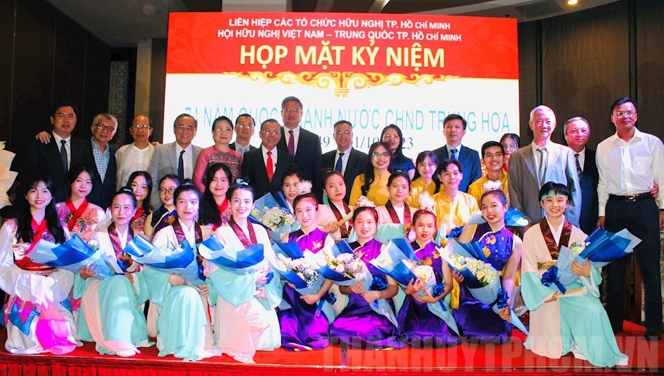 Giao lưu nhân dân sôi nổi góp phần đưa quan hệ Việt Nam - Trung Quốc phát triển ổn định, hiệu quả Giao lưu nhân dân sôi nổi góp phần đưa quan hệ Việt Nam - Trung Quốc phát triển ổn định, hiệu quả