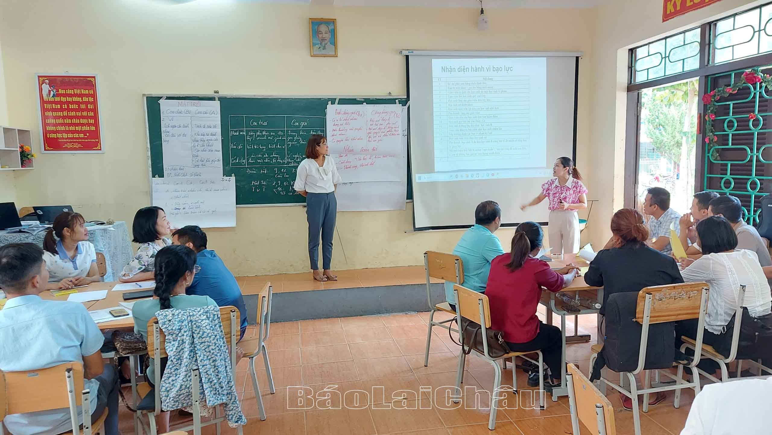 Học viên trao đổi thông tin về cách nhận diện hành vi bạo lực, cách phòng chống xâm hại trẻ em. Học viên trao đổi thông tin về cách nhận diện hành vi bạo lực, cách phòng chống xâm hại trẻ em.