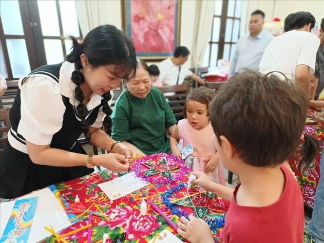 Tết Trung Thu ấm áp của thiếu nhi Việt Nam tại Malaysia Chú thích ảnh