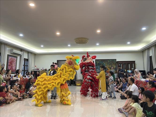Tết Trung Thu ấm áp của thiếu nhi Việt Nam tại Malaysia Chú thích ảnh