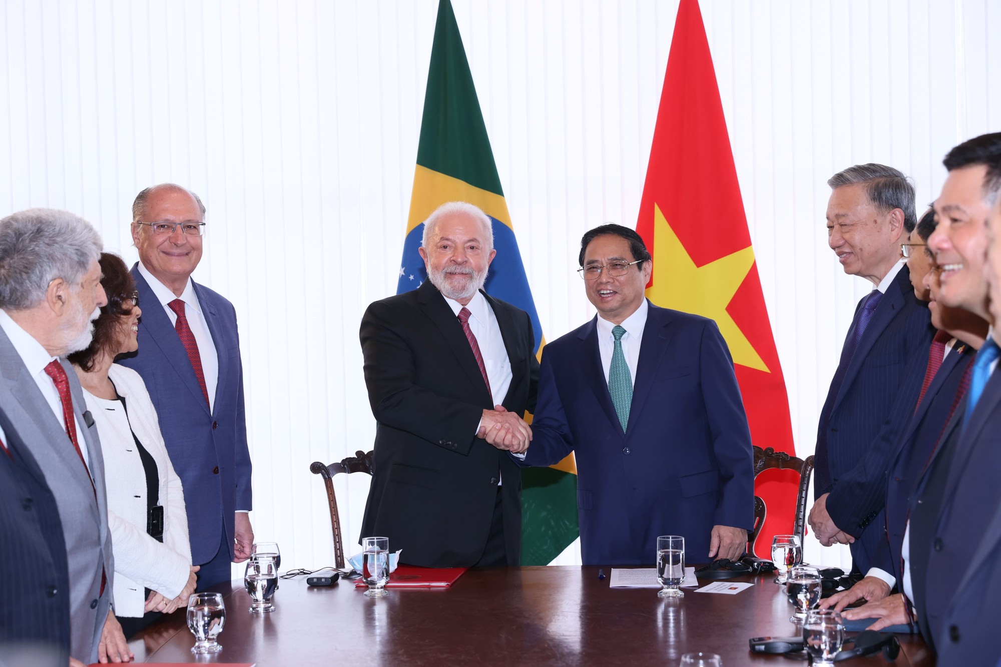 Thủ tướng Phạm Minh Chính hội đàm với Tổng thống Brazil Luiz Inacio Lula da Silva - Ảnh 4. Thủ tướng Phạm Minh Chính hội đàm với Tổng thống Brazil Luiz Inacio Lula da Silva - Ảnh 4.