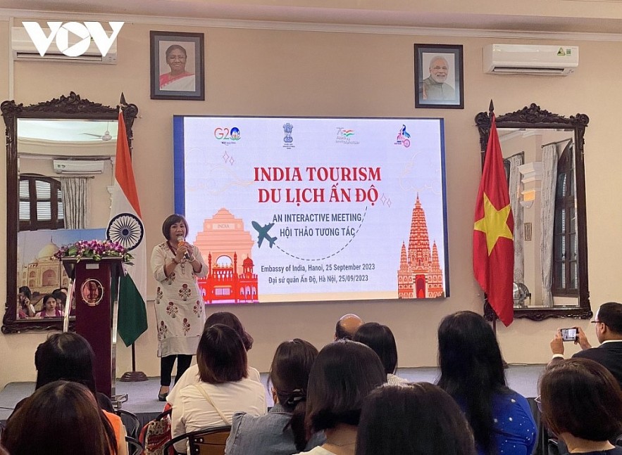 A meeting is held in Hanoi on September 25 among travel firms of both countries hosted by the Embassy of India in Vietnam. A meeting is held in Hanoi on September 25 among travel firms of both countries hosted by the Embassy of India in Vietnam.