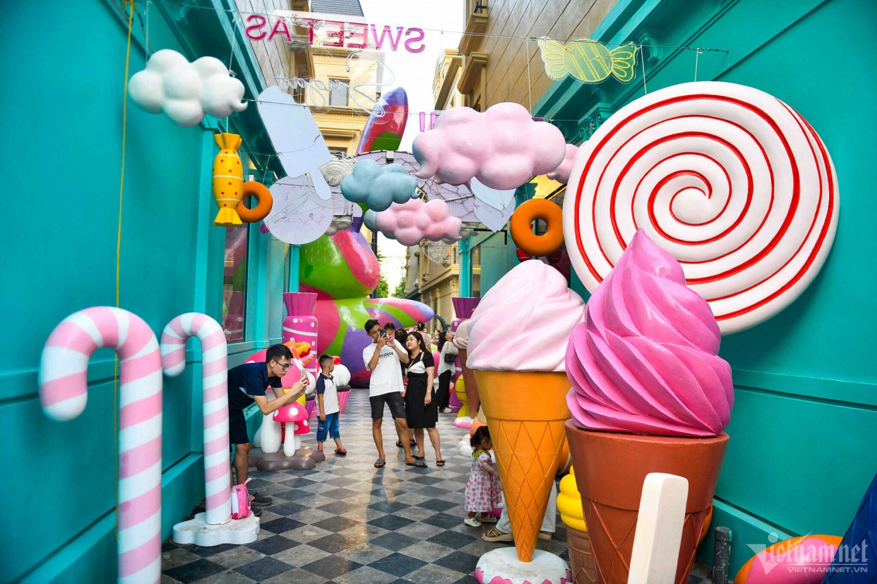 Explore The European-style Carnaby Walking Street In Hanoi Explore The European-style Carnaby Walking Street In Hanoi