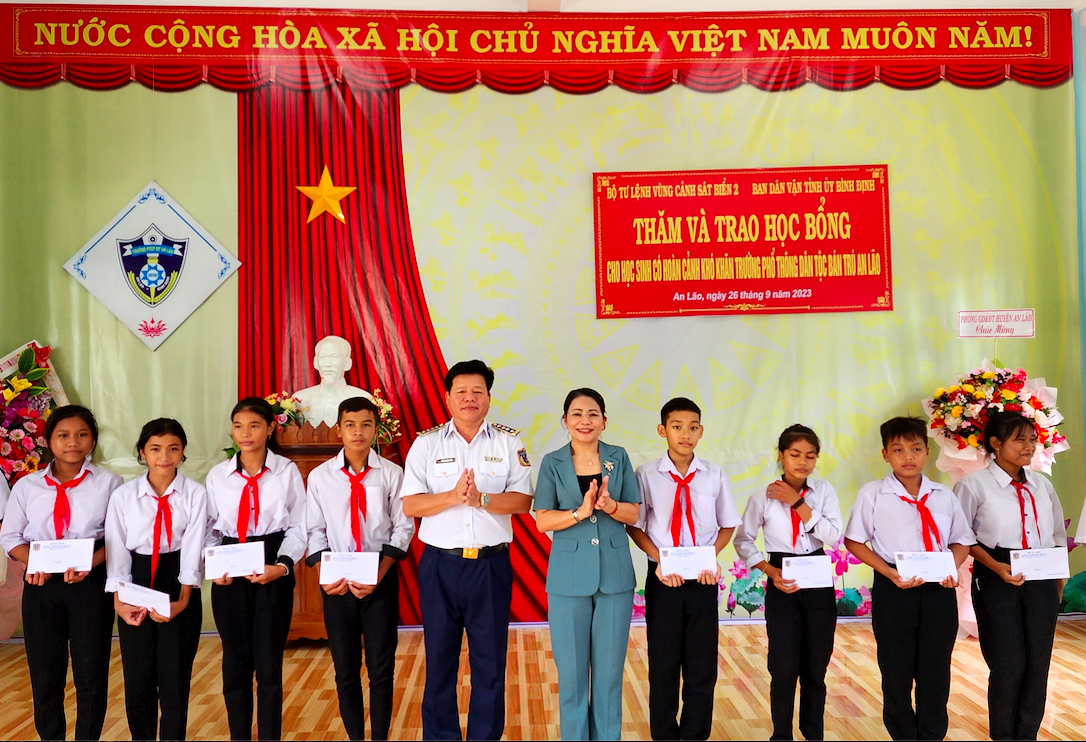 Bình Định: Cảnh sát biển đồng hành cùng đồng bào dân tộc, tôn giáo