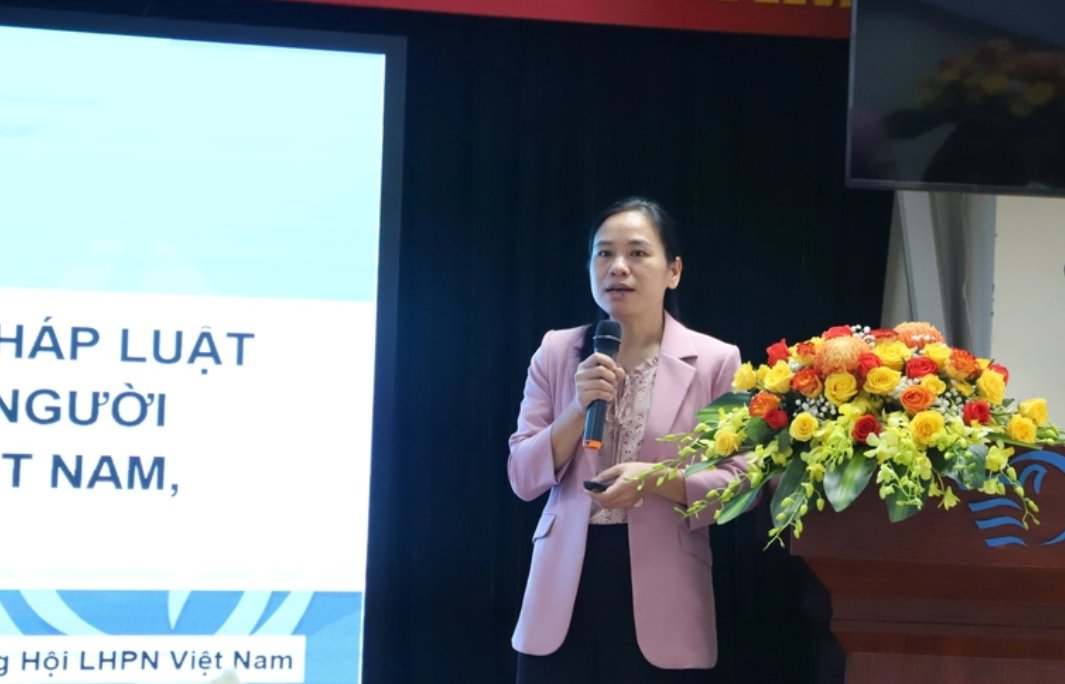ThS. Lê Thị Phúc (Ban Tuyên giáo, TƯ Hội LHPN Việt Nam) chia sẻ về kết quả triển khai thi hành pháp luật về phòng, chống mua bán người của Hội LHPN Việt Nam giai đoạn 2012-2022. ThS. Lê Thị Phúc (Ban Tuyên giáo, TƯ Hội LHPN Việt Nam) chia sẻ về kết quả triển khai thi hành pháp luật về phòng, chống mua bán người của Hội LHPN Việt Nam giai đoạn 2012-2022.