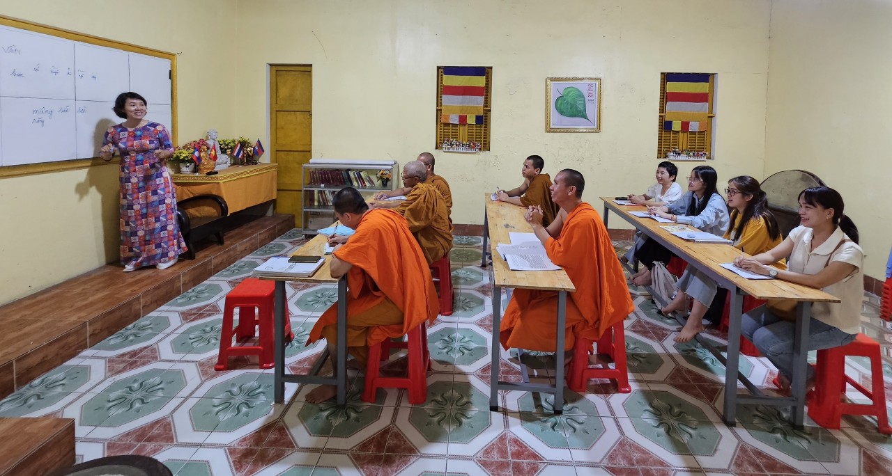 Đà Nẵng: Lớp Học tiếng Việt dành cho các những người bạn Lào, Thái Lan tại Chùa Tam Bảo Đà Nẵng: Lớp học tiếng Việt dành cho các sinh viên Lào, Thái Lan tại chùa Tam Bảo