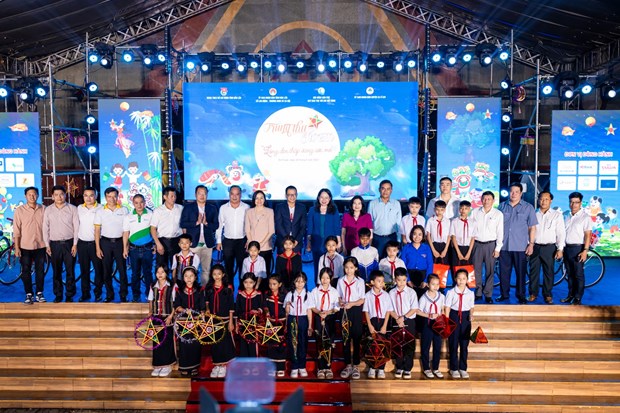 Hơn 370 tỷ đồng tặng quà Tết Trung thu cho 6 triệu trẻ em cả nước hình ảnh 2 Hon 370 ty dong tang qua Tet Trung thu cho 6 trieu tre em ca nuoc hinh anh 2