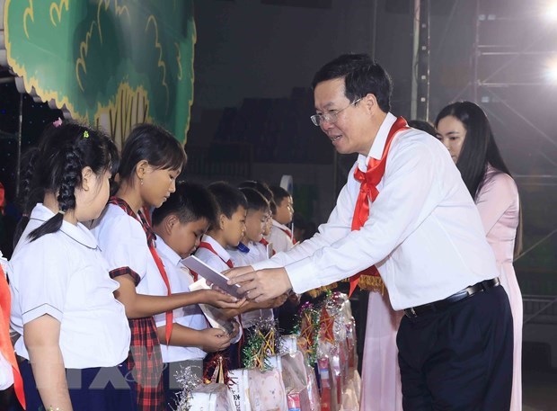Hơn 370 tỷ đồng tặng quà Tết Trung thu cho 6 triệu trẻ em cả nước hình ảnh 1 Hon 370 ty dong tang qua Tet Trung thu cho 6 trieu tre em ca nuoc hinh anh 1
