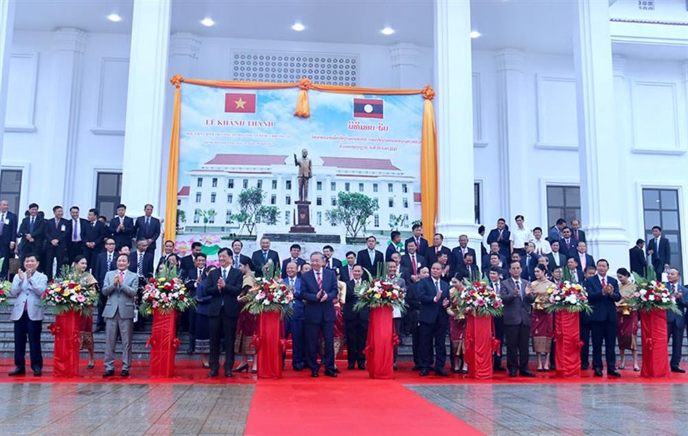 Bộ trưởng Tô Lâm và Phó Thủ tướng Chính phủ, Bộ trưởng Bộ Công an Lào Vilay Lakhamphon đồng chủ trì lễ khánh thành công trình Học viện Chính trị CAND Lào. (Ảnh: Bộ Công an) Bộ trưởng Tô Lâm và Phó Thủ tướng Chính phủ, Bộ trưởng Bộ Công an Lào Vilay Lakhamphon đồng chủ trì lễ khánh thành công trình Học viện Chính trị CAND Lào. (Ảnh: Bộ Công an)