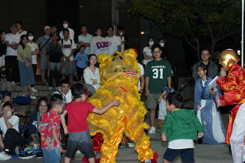 Children Enjoy Mid-Autumn Activities Abroad Children Enjoy Mid-Autumn Activities Abroad