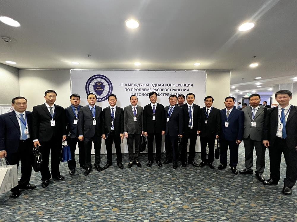 Đoàn đại biểu cấp cao Bộ Công an Việt Nam dự Hội nghị quốc tế lần thứ III về phòng, chống truyền bá tư tưởng cực đoan do Bộ Nội vụ Liên bang Nga tổ chức. Đoàn đại biểu cấp cao Bộ Công an Việt Nam dự Hội nghị quốc tế lần thứ III về phòng, chống truyền bá tư tưởng cực đoan do Bộ Nội vụ Liên bang Nga tổ chức.