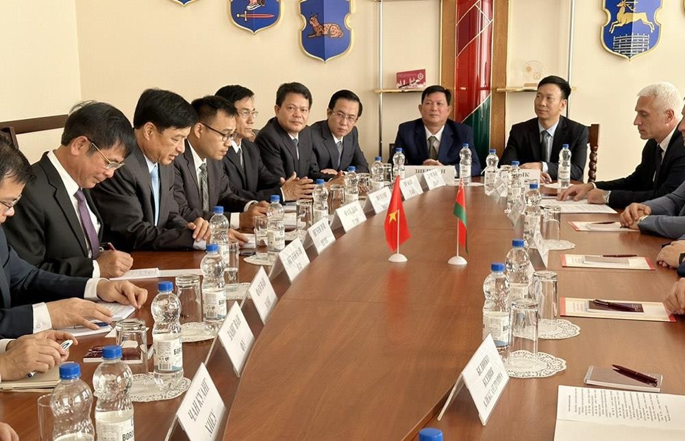 Đoàn đại biểu cấp cao Bộ Công an Việt Nam làm việc với Ủy ban Giám định Tư pháp Cộng hòa Belarus. Đoàn đại biểu cấp cao Bộ Công an Việt Nam làm việc với Ủy ban Giám định Tư pháp Cộng hòa Belarus.