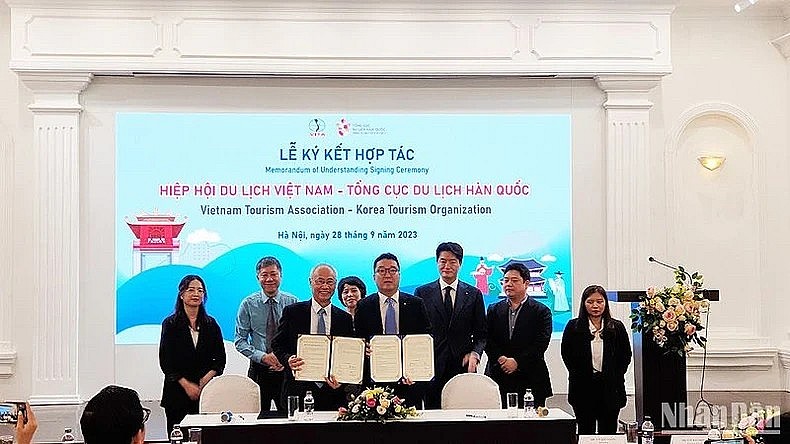 The signing ceremony of cooperation between the VITA and KTO. Photo: NDO The signing ceremony of cooperation between the VITA and KTO. Photo: NDO