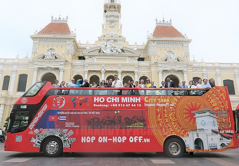 Special Buses Launched in HCM City Commemorating Cuban Leader Fidel’s First Visit to Vietnam Special Buses Launched in HCM City Commemorating Cuban Leader Fidel’s First Visit to Vietnam